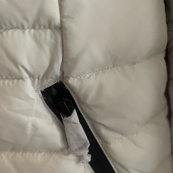 BNWT Pajar woman’s Lyvien lightweight puffer jacket - Picture 4 of 5